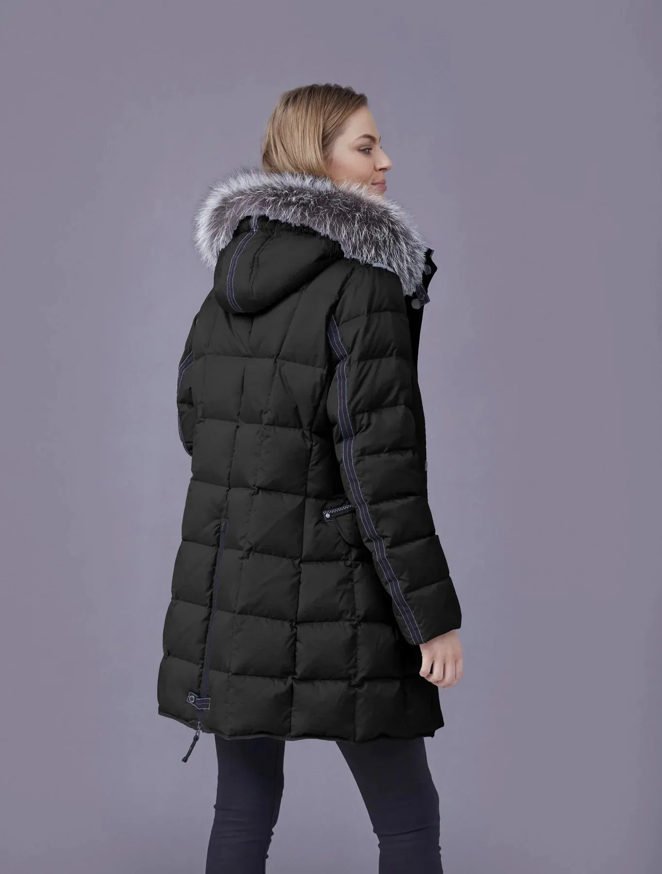 Mary w/ silver fox - Black