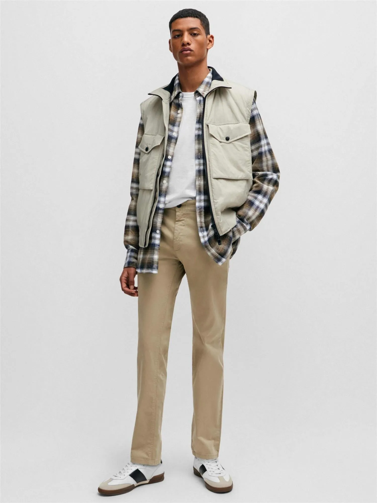 SLIM-FIT CHINOS Beige